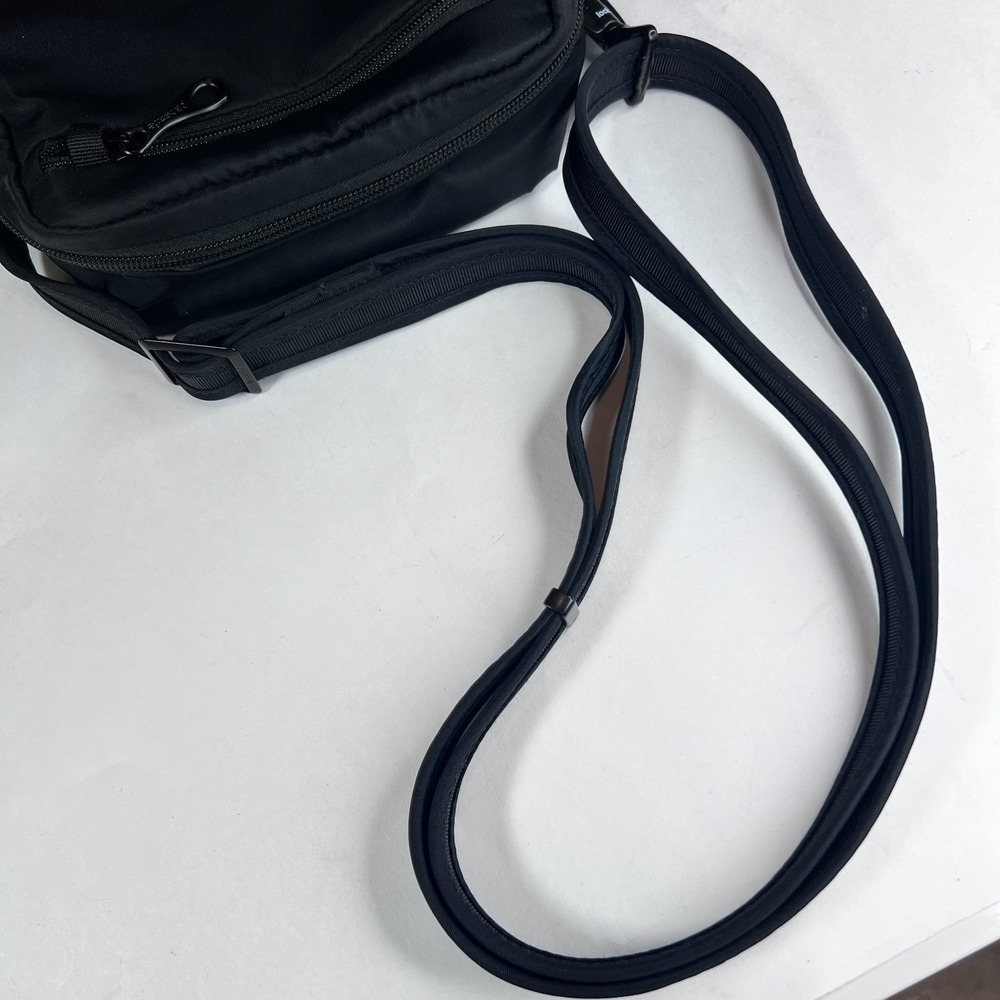 Pacsafe Citysafe CS7 Anti-Theft Crossbody Travel Shoulder Bag Black - Picture 9 of 13
